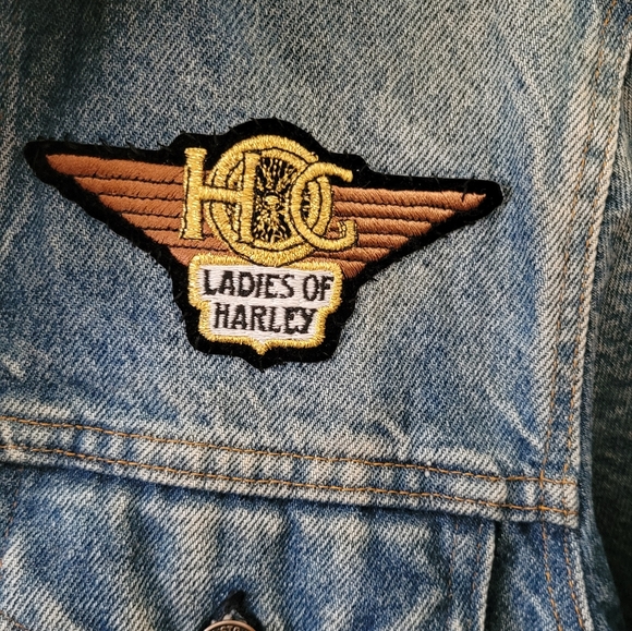 Women's Levis Jean Jacket - Picture 5 of 6